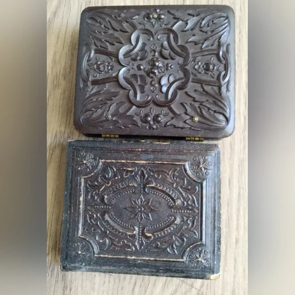 1800s Leather and Velvet Photos - Picture 4 of 9